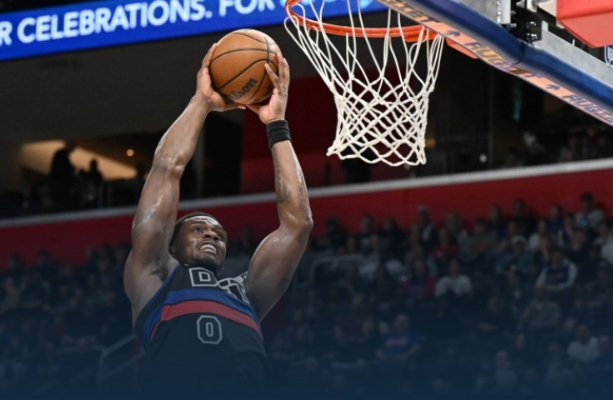 活塞击退猛龙，杜伦31+9詹金斯21+5，英格拉姆22分巴雷特24+6|布兰登-英格拉姆|贾斯汀-罗宾逊|底特律活塞队|多伦多猛龙队|泰勒-詹金斯_新浪体育_新浪新闻